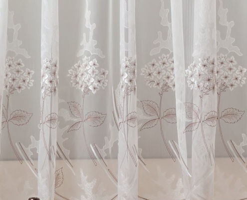 Weiß transparente Gardine mit Blumenmuster bestickt